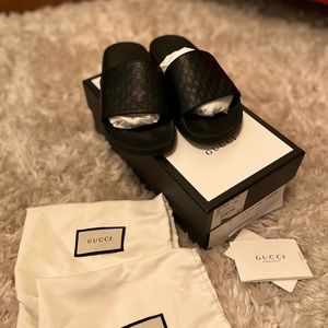 *SOLD*Gucci ♥️Microguccissima leather slides